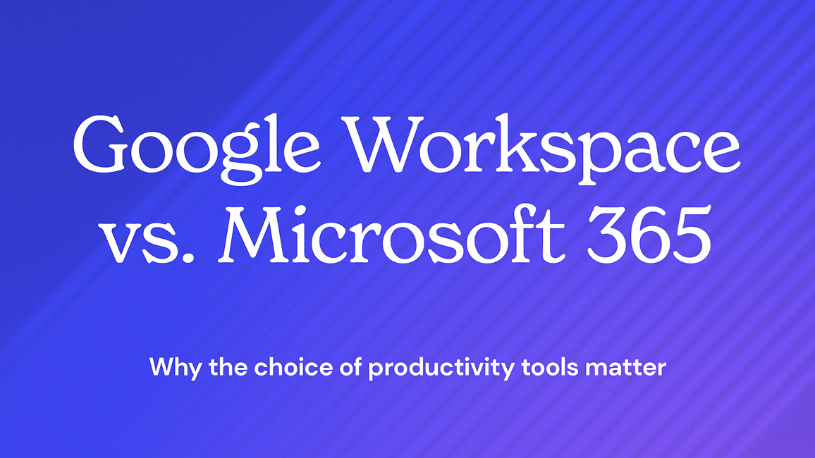 一张蓝色幻灯片，上面是白色的文字：“Google Workspace 对比 Microsoft 365。为什么选择效率提升工具很重要”。